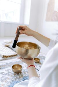 Klang med yoga för stressreducering
