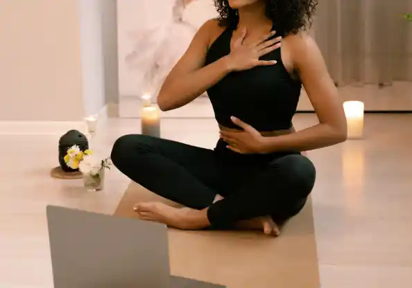 Yoga online med oss hos Yogaland.